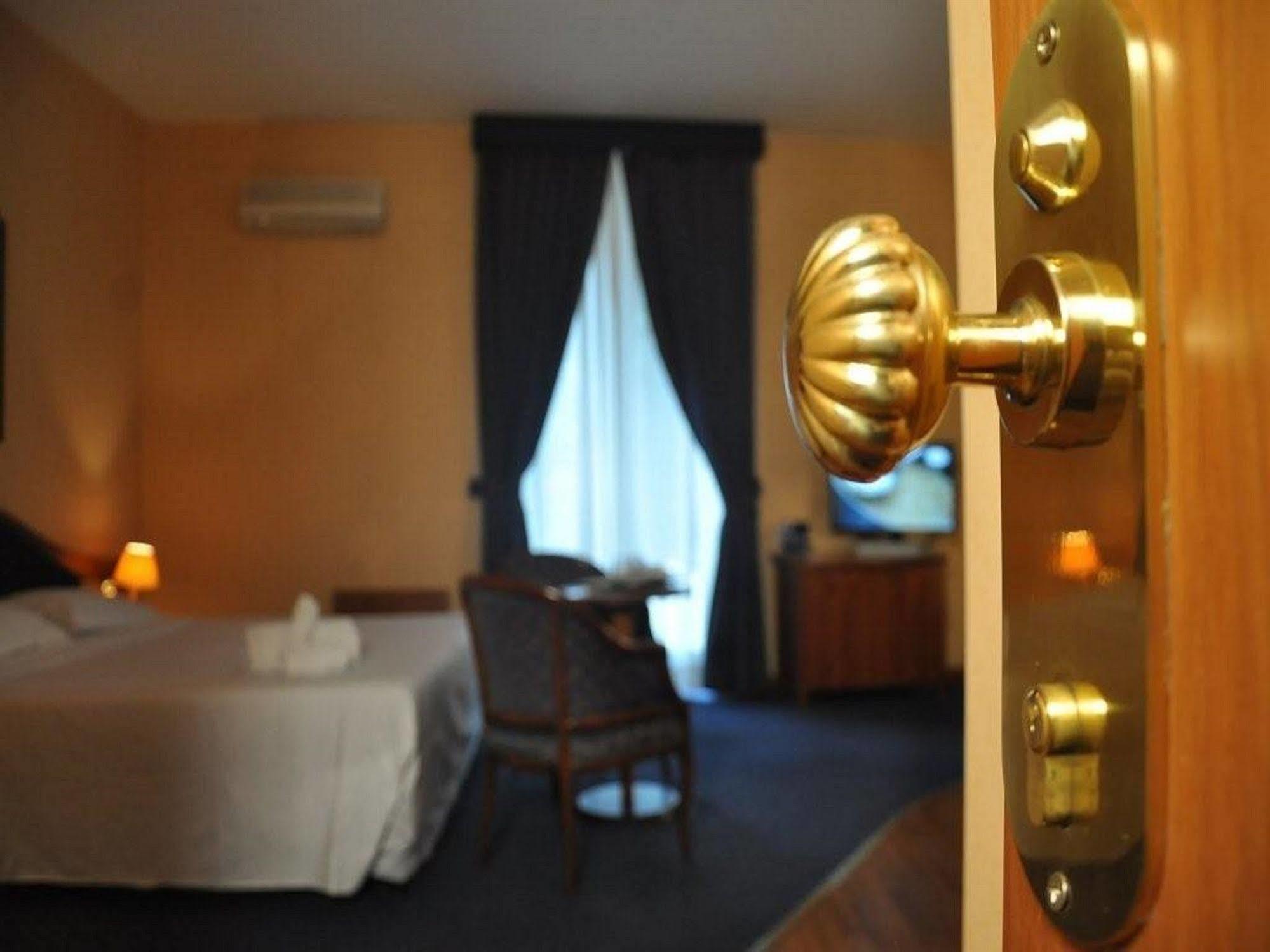Massimo Plaza Hotel Palermo Bagian luar foto